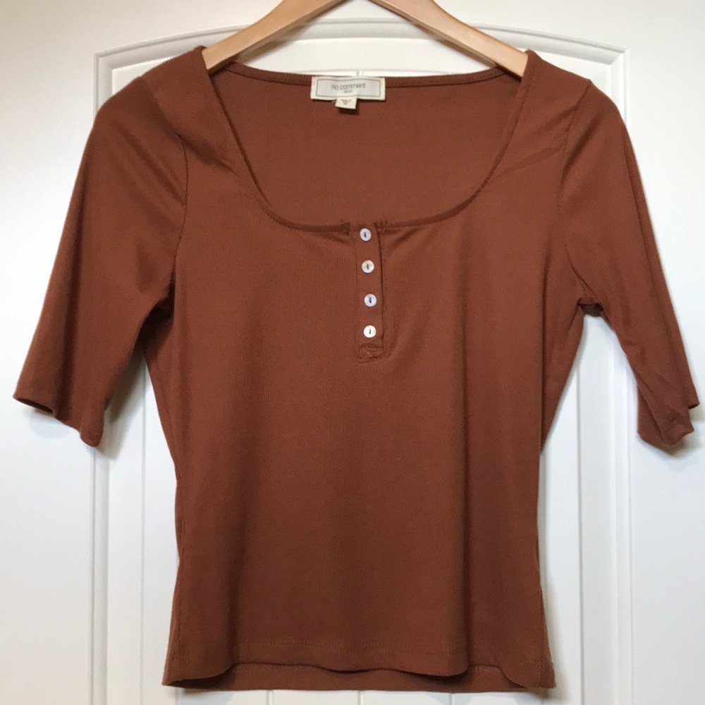 Women’s top size medium